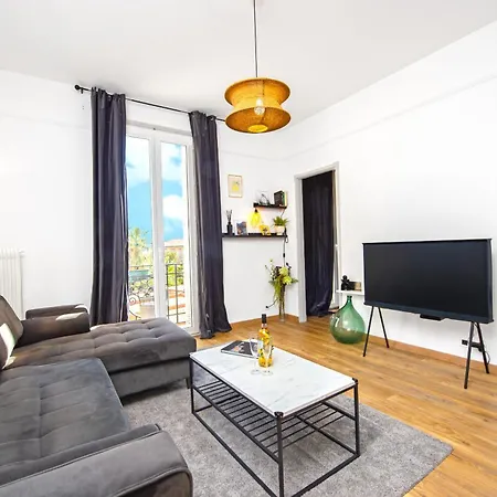 Confort Au Centre-ville Et Pres De La Mentona